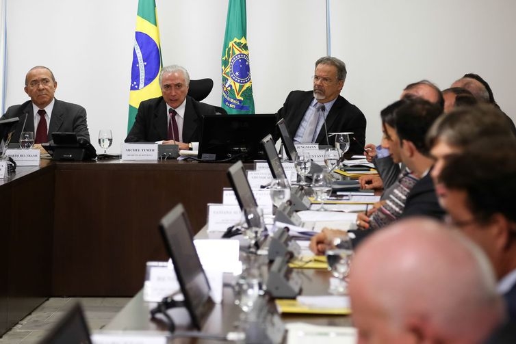 Padilha: governo quer mais previsibilidade no pre�o de combust�veis