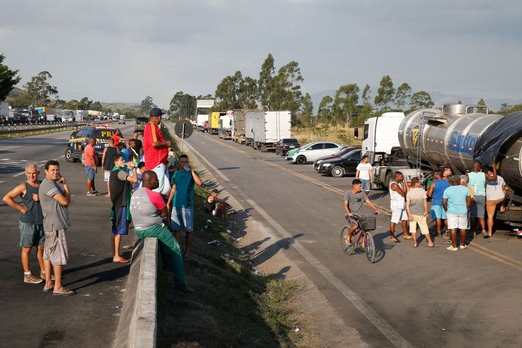 AGU cobra R$ 141 milh�es de transportadoras que descumpriram decis�o
