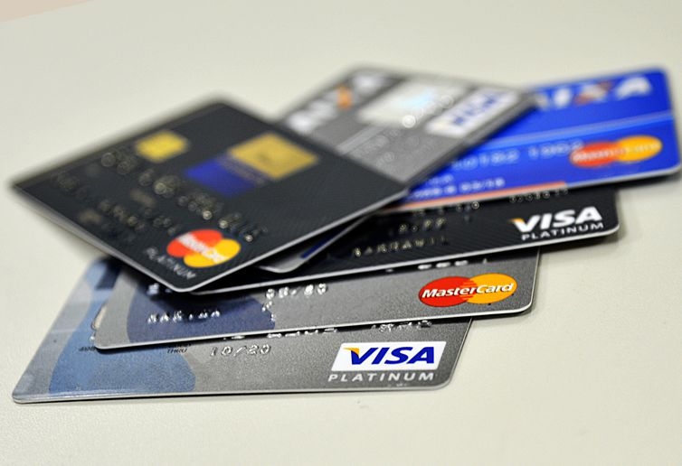 Devedor no rotativo do cart�o pagar� taxa igual a de cliente regular