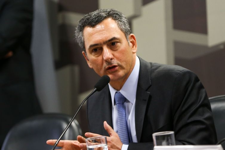 Guardia diz que governo n�o estuda subs�dio para a gasolina