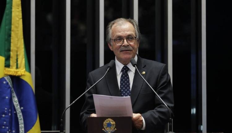 Parecer da LDO veta ren�ncia fiscal, reduz custeio e congela sal�rios