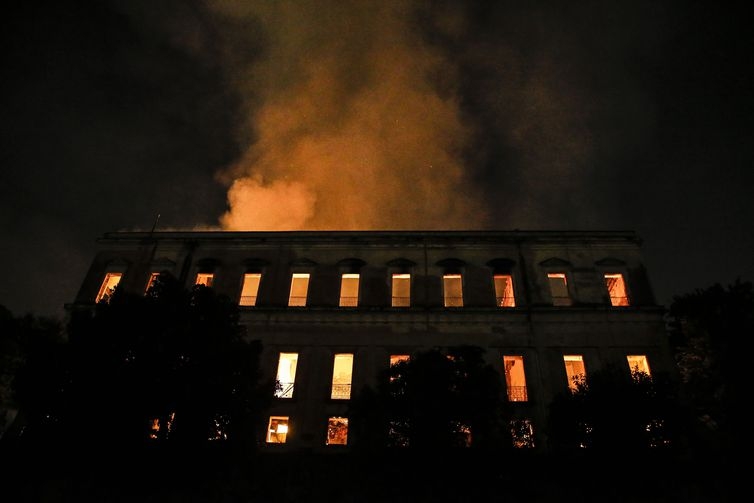 Bancos e governo se re�nem para debater restaura��o do Museu Nacional