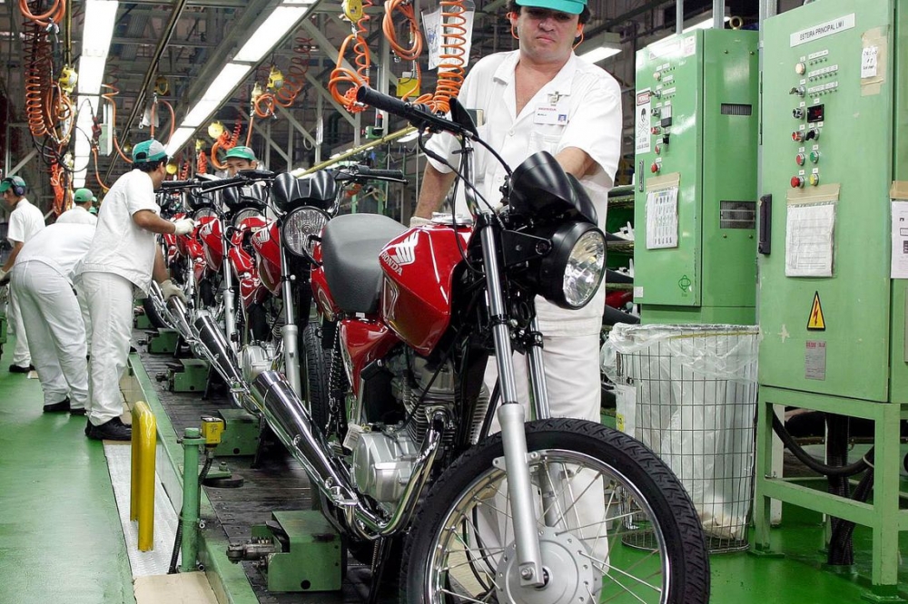 Ind�stria cresce em nove locais pesquisados pelo IBGE em agosto