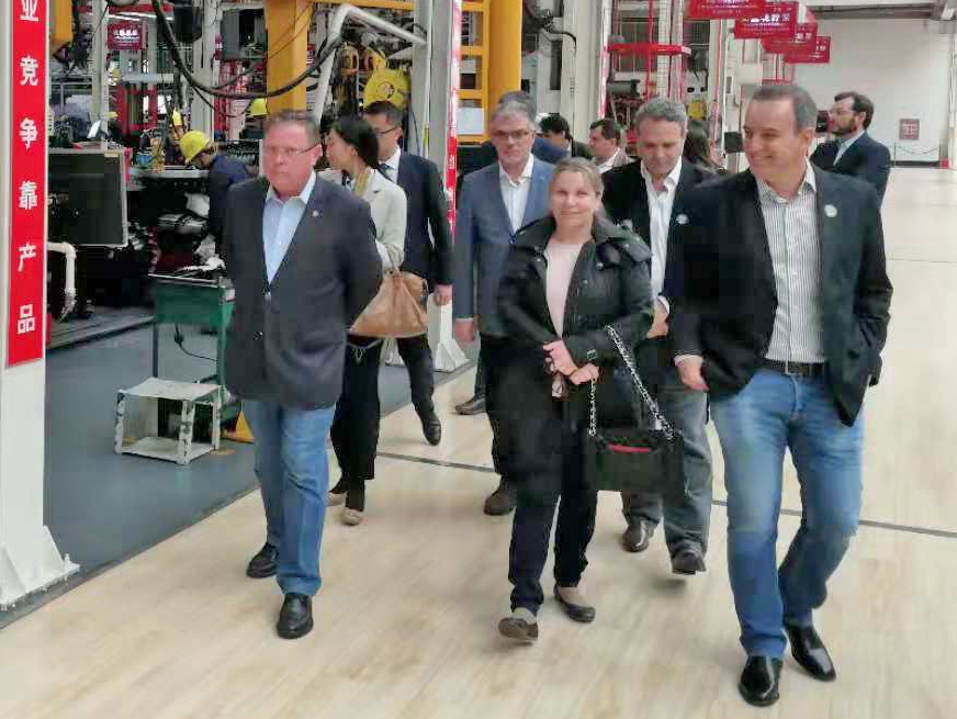 Ministro Blairo Maggi conhece fabricante de m�quinas pesadas na China