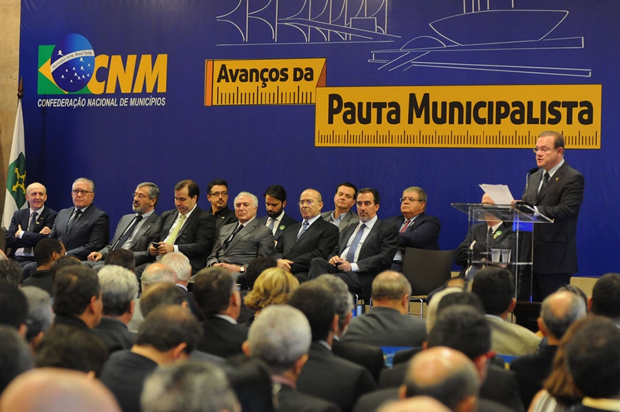 Programa Mais M�dicos foi discutido com prefeitos em Bras�lia
