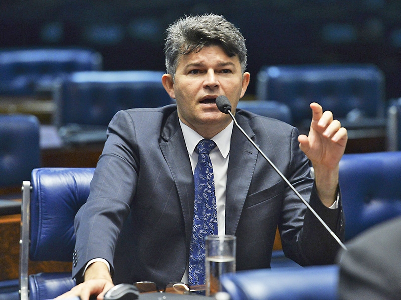 Medeiros quer proibir destrui��o de ve�culos e equipamentos utilizados em infra��es ambientais