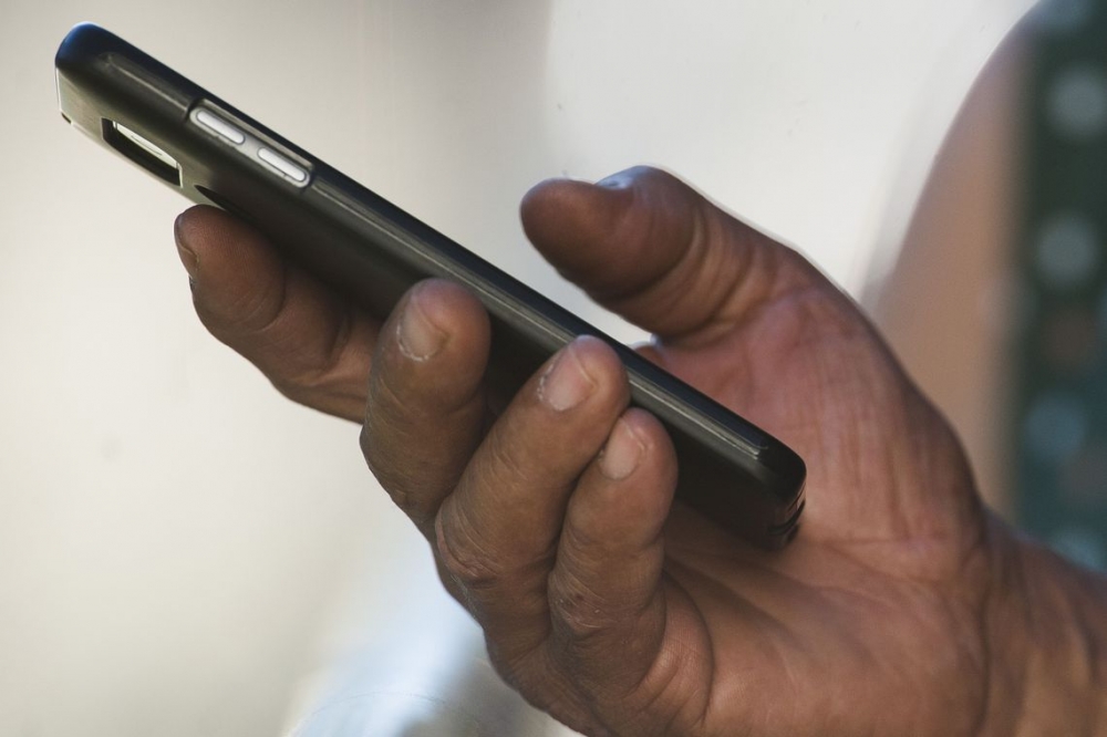Celulares irregulares no estado de Mato Grosso ser�o bloqueados a partir de hoje em 10 estados