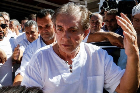 O m�dium Jo�o de Deus se entrega � pol�cia ap�s ter pris�o decretada