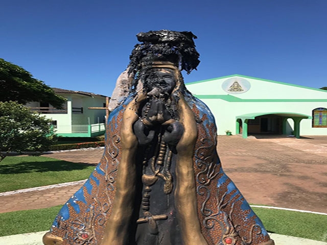 Santa Carmem: Imagem de Nossa Senhora Aparecida � destru�da por v�ndalos
