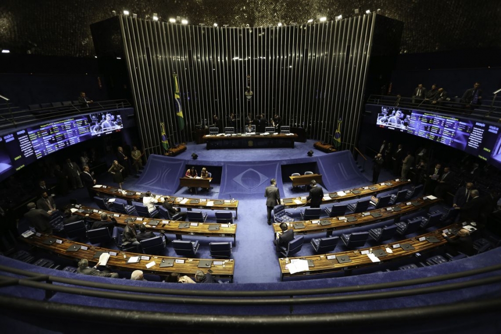 Senado aprova PL que determina notifica��o em caso de faltas escolares