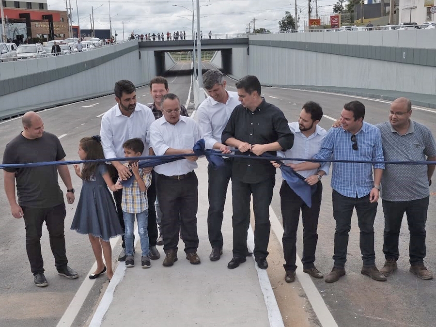 Governo inaugura trincheira que conecta Cuiab� com todas regi�es do estado