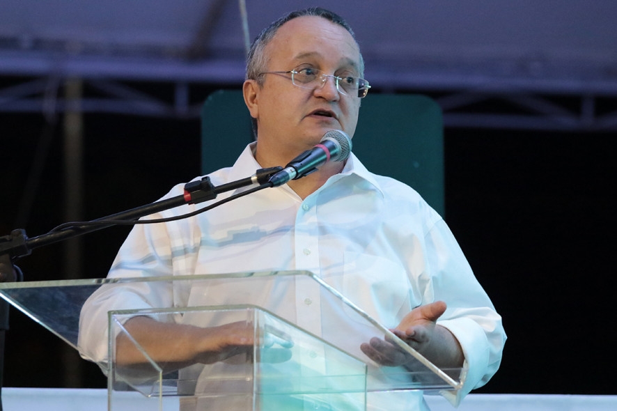 �Saio do Governo morando de aluguel e com carro financiado�