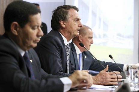 Bolsonaro prop�e idade m�nima de 62 anos para homem e 57 para mulher