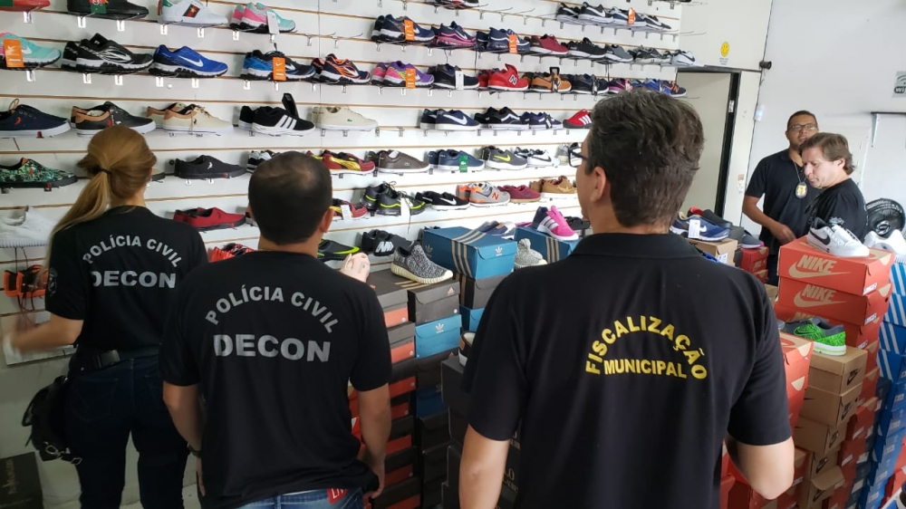  Pol�cia Civil apreende mais de 300 pares de t�nis falsificados em opera��o na Capital