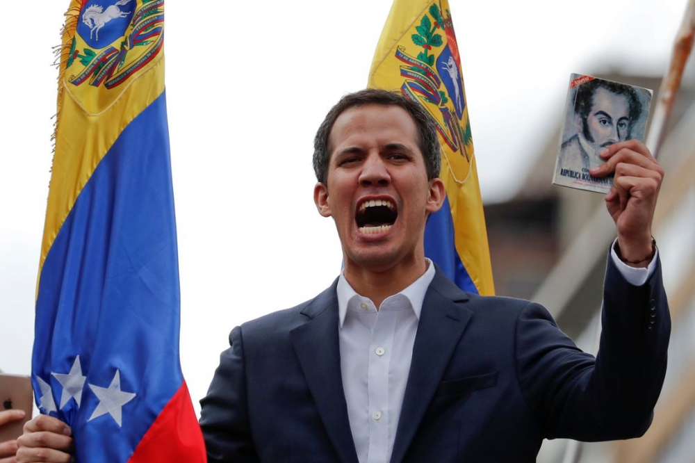 Guaid� faz juramento e diz ser presidente em exerc�cio da Venezuela