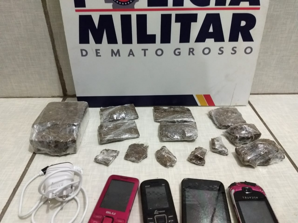 PM apreende mudas de maconha e quatro s�o presos em Tabapor�