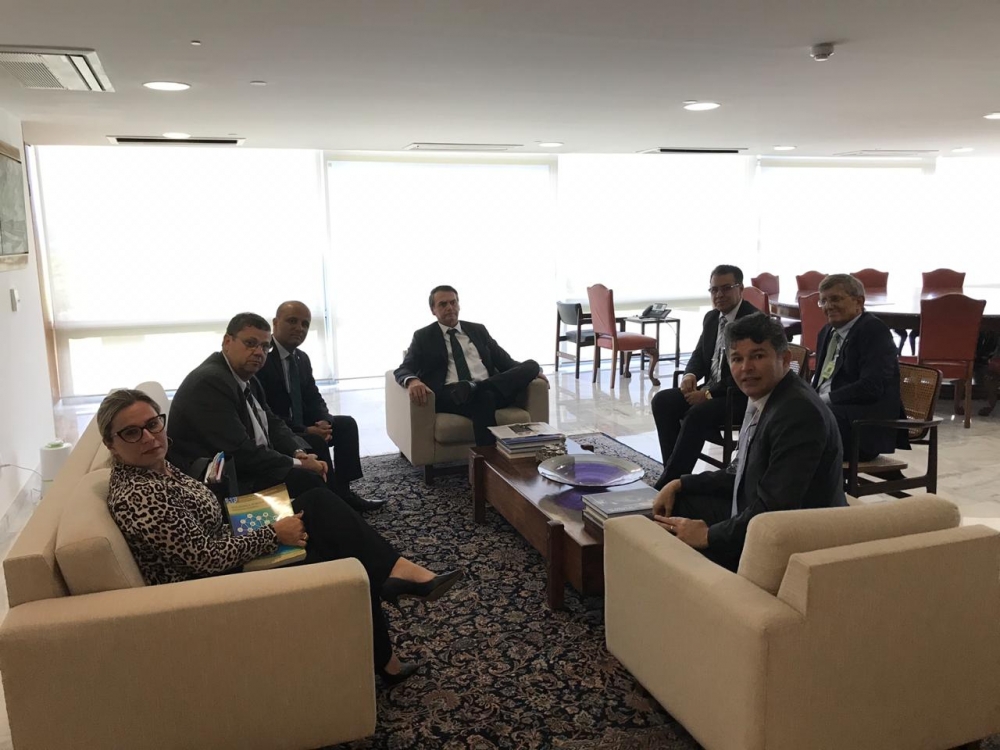 Bolsonaro oficializa Medeiros como vice-l�der
