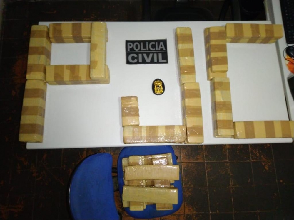 Adolescente que transportava mais de 30 quilos de maconha � apreendida em Ita�ba