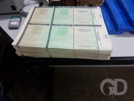 Pol�cia Civil prende 5, descobre f�brica de documentos falsos, apreende 30 kg de maconha e ve�culos