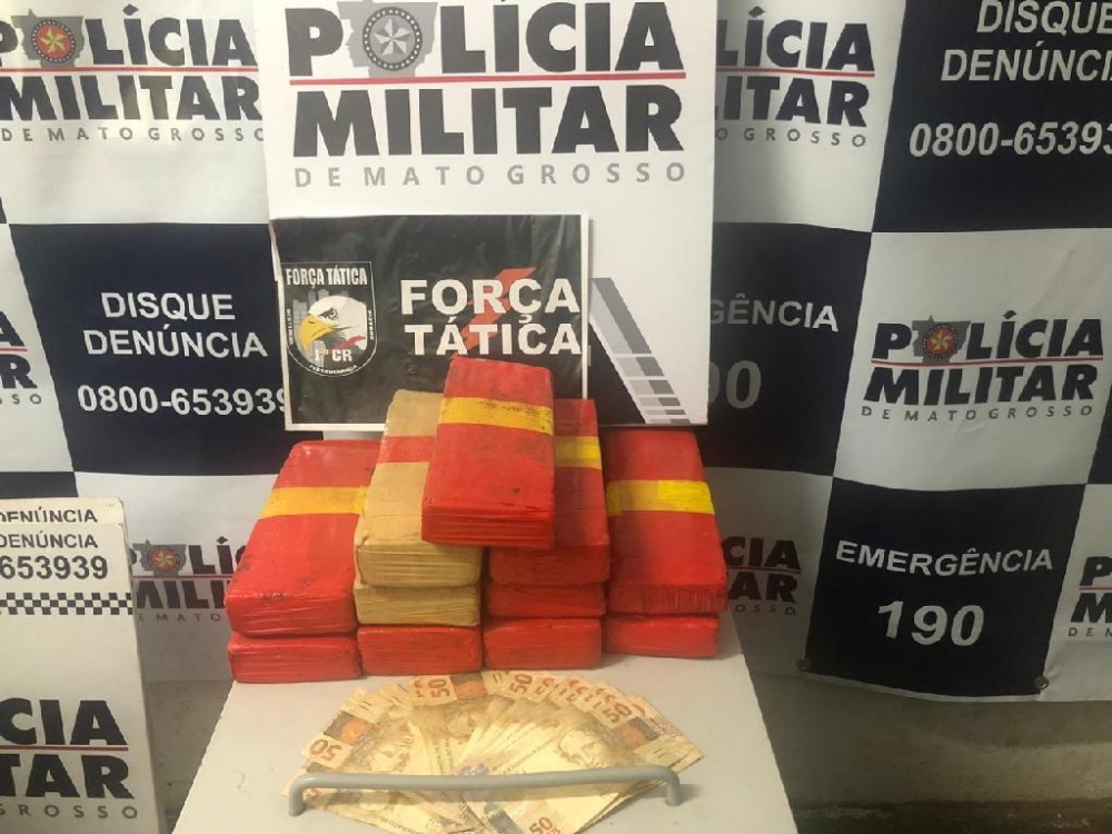 For�a T�tica prende suspeito e encontra dinheiro do tr�fico de droga em colch�o