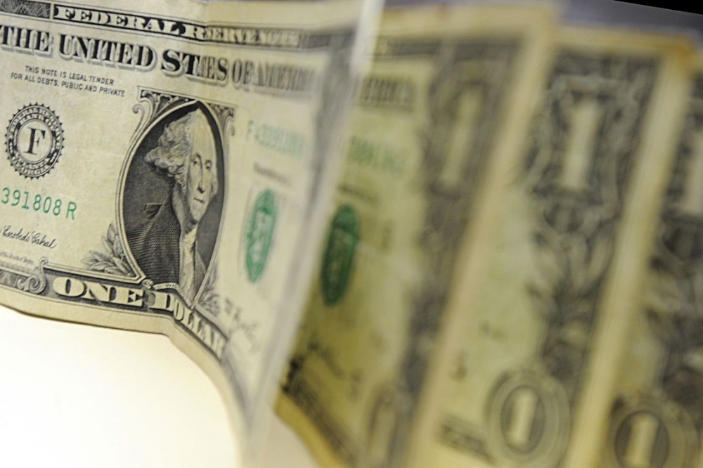 Bolsa cai e d�lar fecha no maior valor do ano