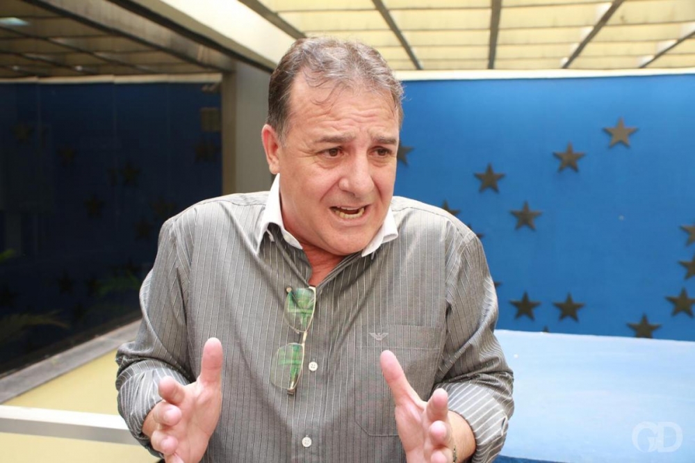 Deputado � atacado por cachorro e passa por cirurgia no rosto