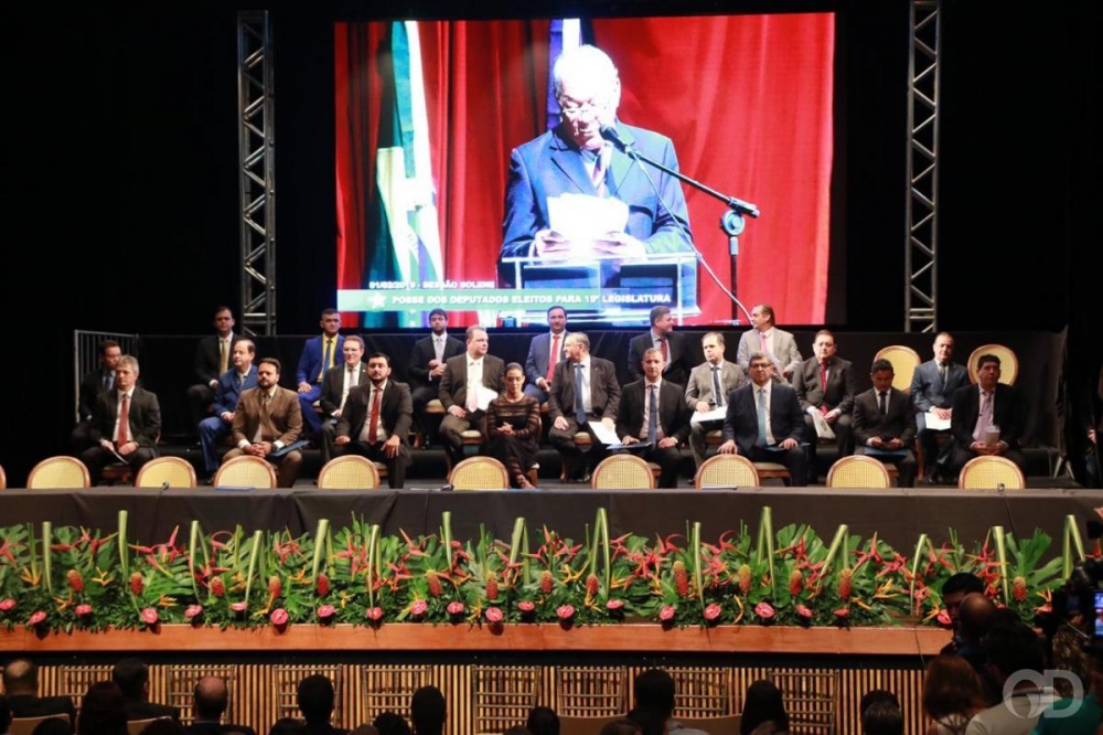 21 deputados gastam mais de R$ 64 mil no primeiro m�s