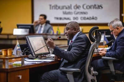 Conselheiro Moises Maciel emite termos de alerta de LRF a 14 gestores municipais