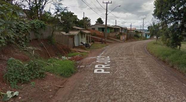 Tr�s adolescentes mascarados e com machado invadem escola no interior do Paran�