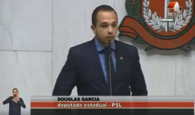 Deputado do PSL diz que tiraria transexual a tapa de banheiro