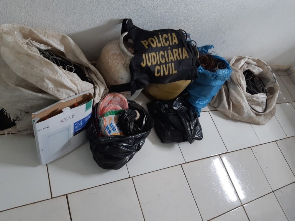 Pol�cia Civil prende receptador de fios de cobre e botij�es de g�s em Sorriso