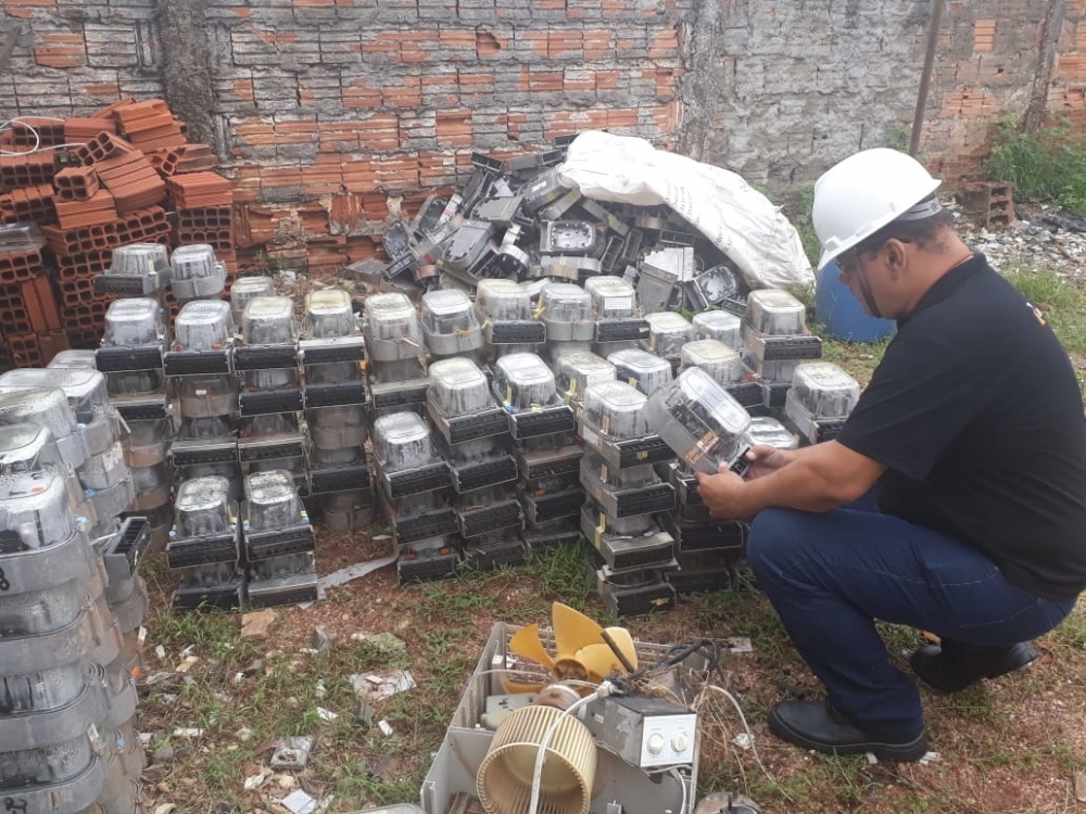  Pol�cia Civil apreende cerca de 430 medidores de energia e prende 3 por furto na Capital