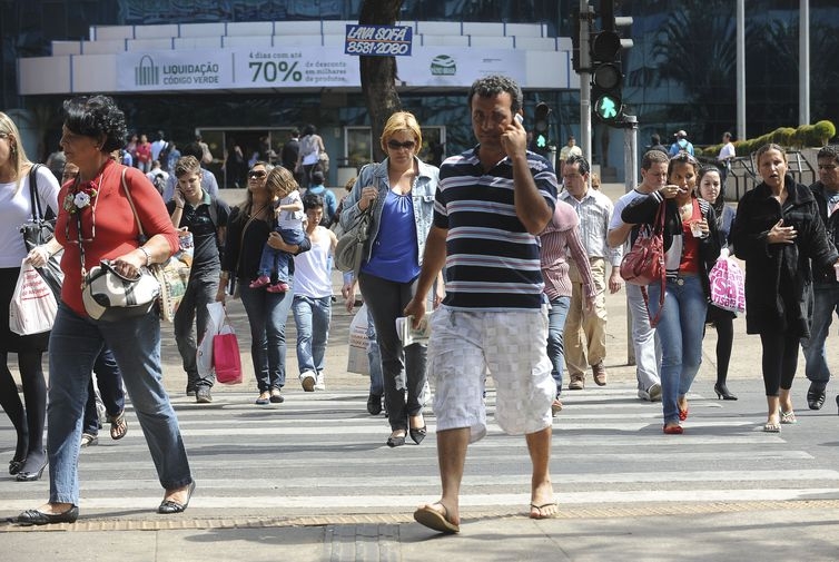 Brasileiros acreditam que infla��o ser� de 5,3% nos pr�ximos 12 meses