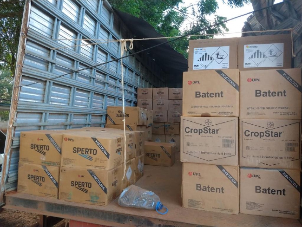 PM prende um e descobre esconderijo de carga de defensivos roubados da fazenda