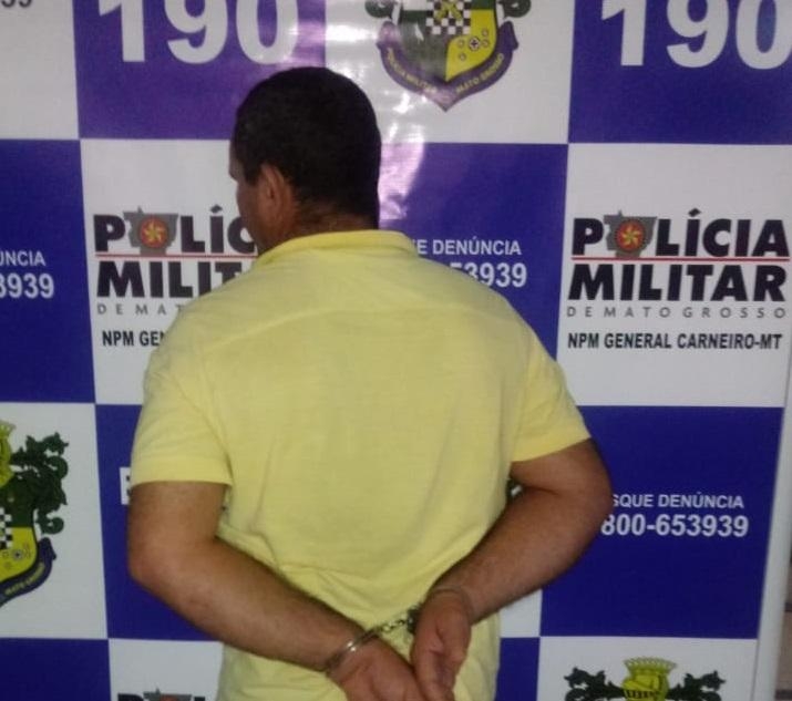 Homem � preso por desobedi�ncia quando saia de F�rum