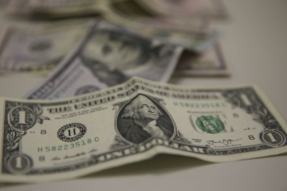 Sa�da de d�lares do pa�s supera entrada em US$ 1,6 bilh�o em abril