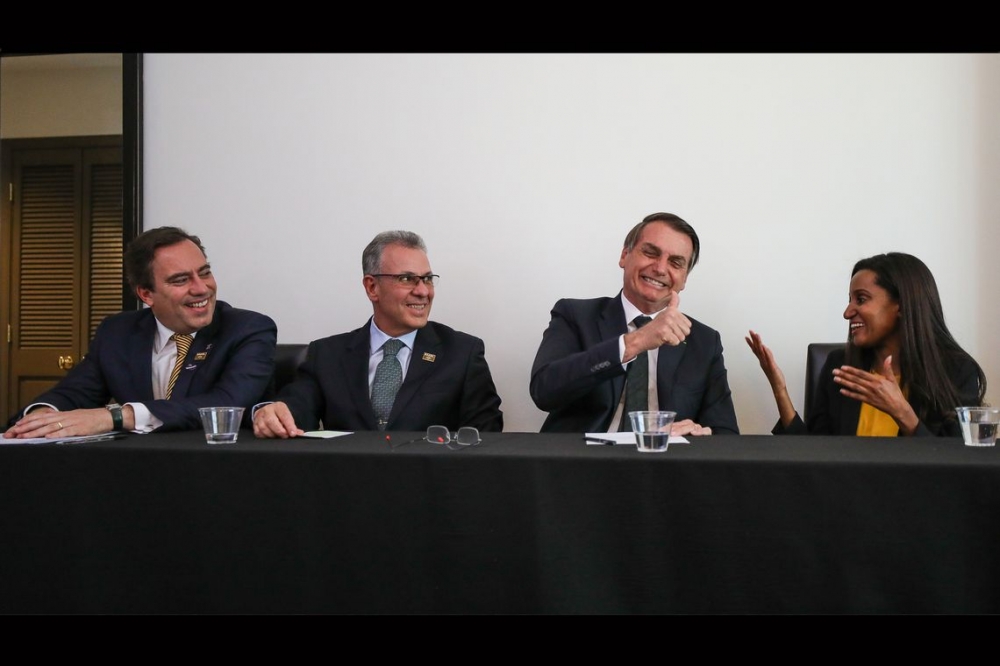 Bolsonaro quer diminuir espera por pequena central hidrel�trica
