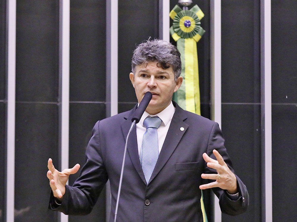 Governo p�e fim a boatos e garante continuidade do programa Minha Casa, Minha Vida, diz Medeiros