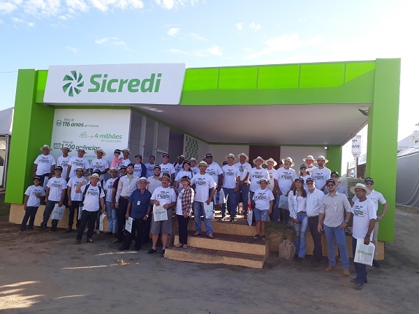 Caravanas de Associados Sicredi visitam o Rond�nia Rural Show A maior feira de agroneg�cio da regi�o Norte