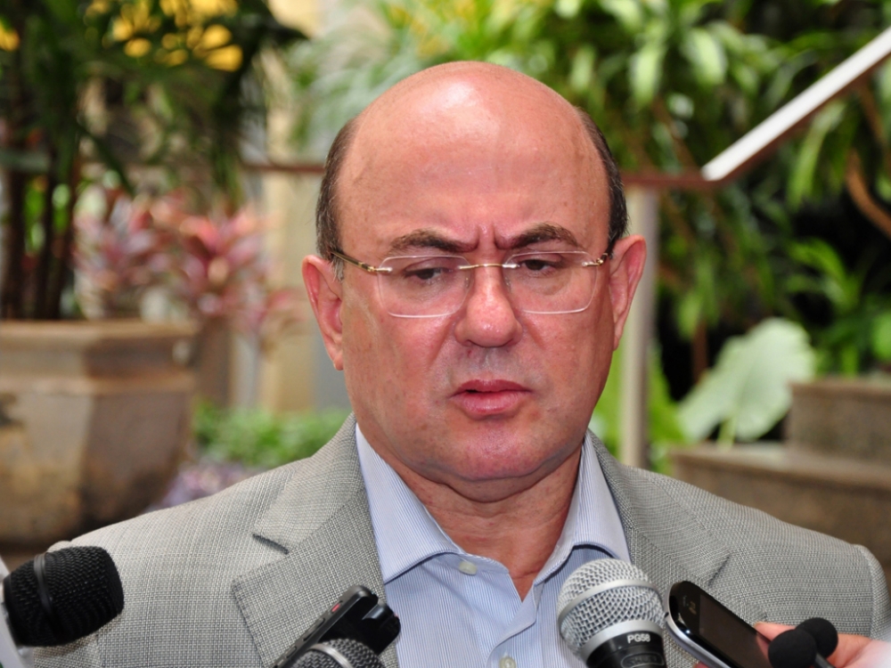 Ex-deputado Jos� Riva  � internado �s pressas em UTI de hospital em Cuiab� 