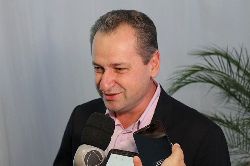 Prefeito de Alta Floresta � multado em 11 UPFs por descumprir decis�o do TCE