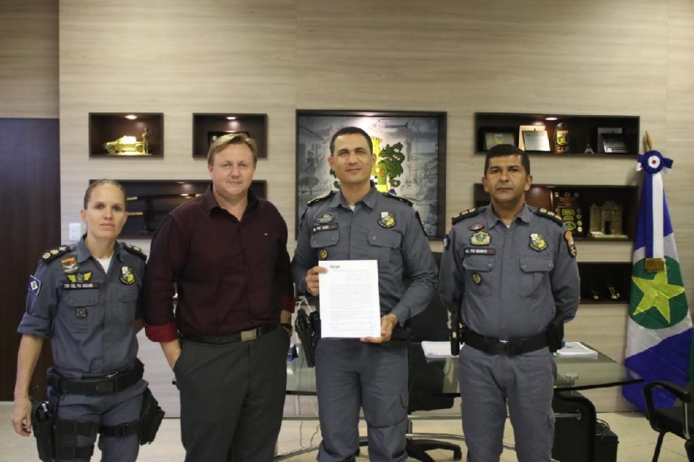 Pol�cia Militar e Unemat assinam termo para garantir diploma para policiais
