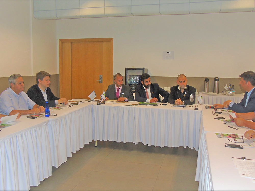 Representantes do com�rcio entregam ao governador proposta para alavancar a economia do estado