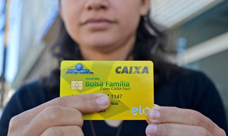 Benefici�rios devem ficar atentos �s mensagens no extrato de pagamento do Bolsa Fam�lia