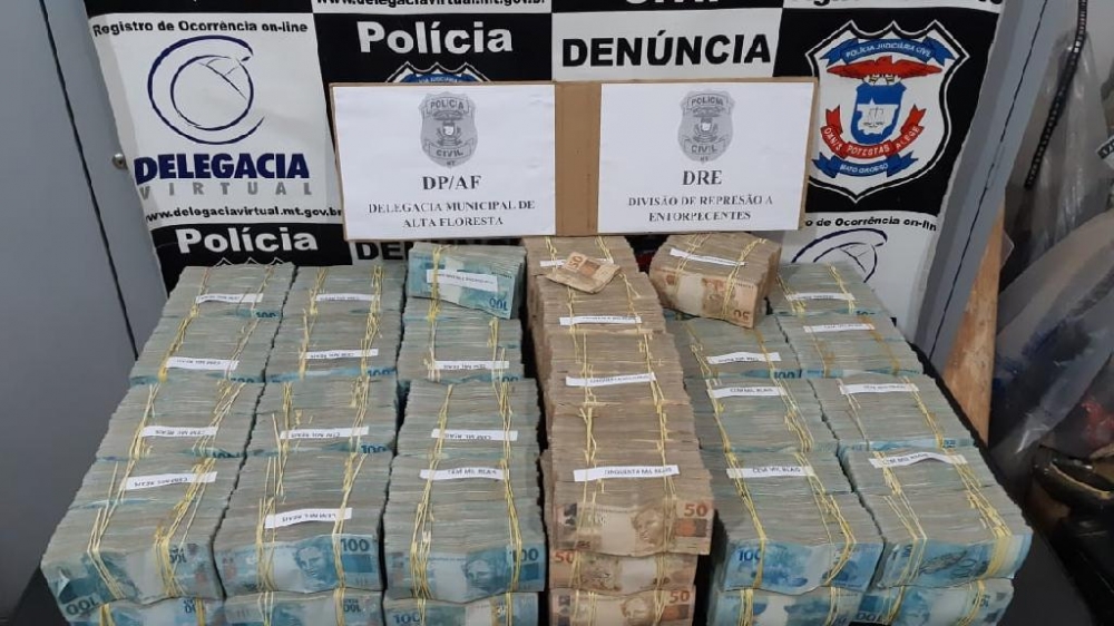 Pol�cia Civil apreende mais de R$ 4,6 milh�es em avi�o em Alta Floresta