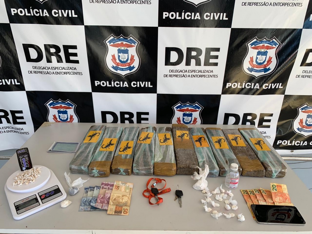  Pol�cia Civil prende quatro com tijolos de maconha, por��es e dinheiro