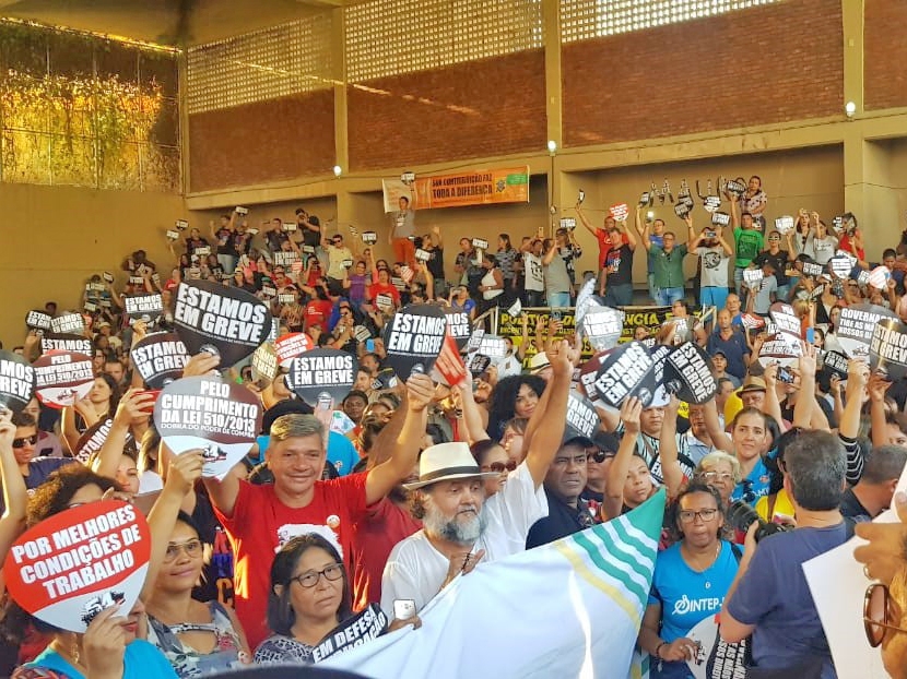 Assembleia do Sintep/MT � un�nime na continuidade da greve