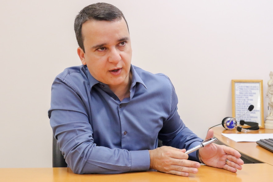 Minist�rio P�blico Estadual aciona Assembleia para cortar pens�o de R$ 18 mil de sogra de Riva