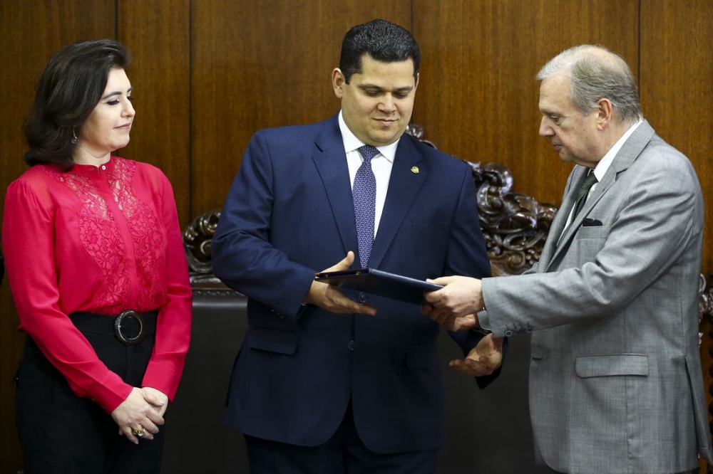 Relat�rio da reforma da Previd�ncia ser� lido amanh� na CCJ do Senado