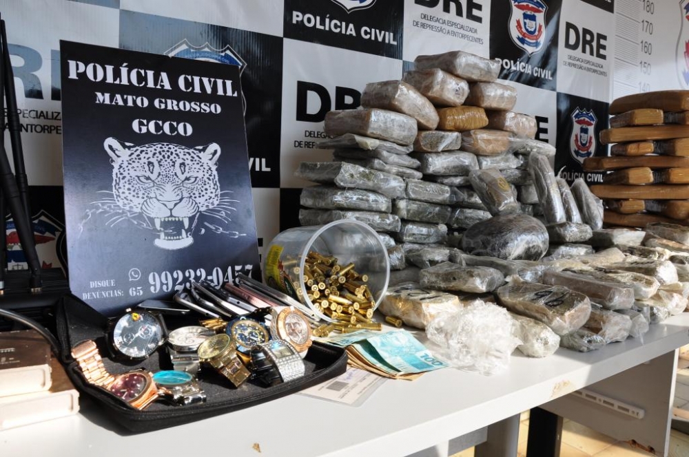 Pol�cia Civil descobre esconderijo do tr�fico com 30 quilos de maconha e bloqueadores de sinais